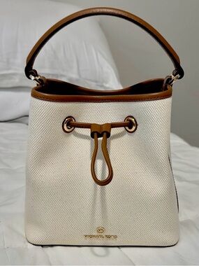 Michael Kors Bucket Bag